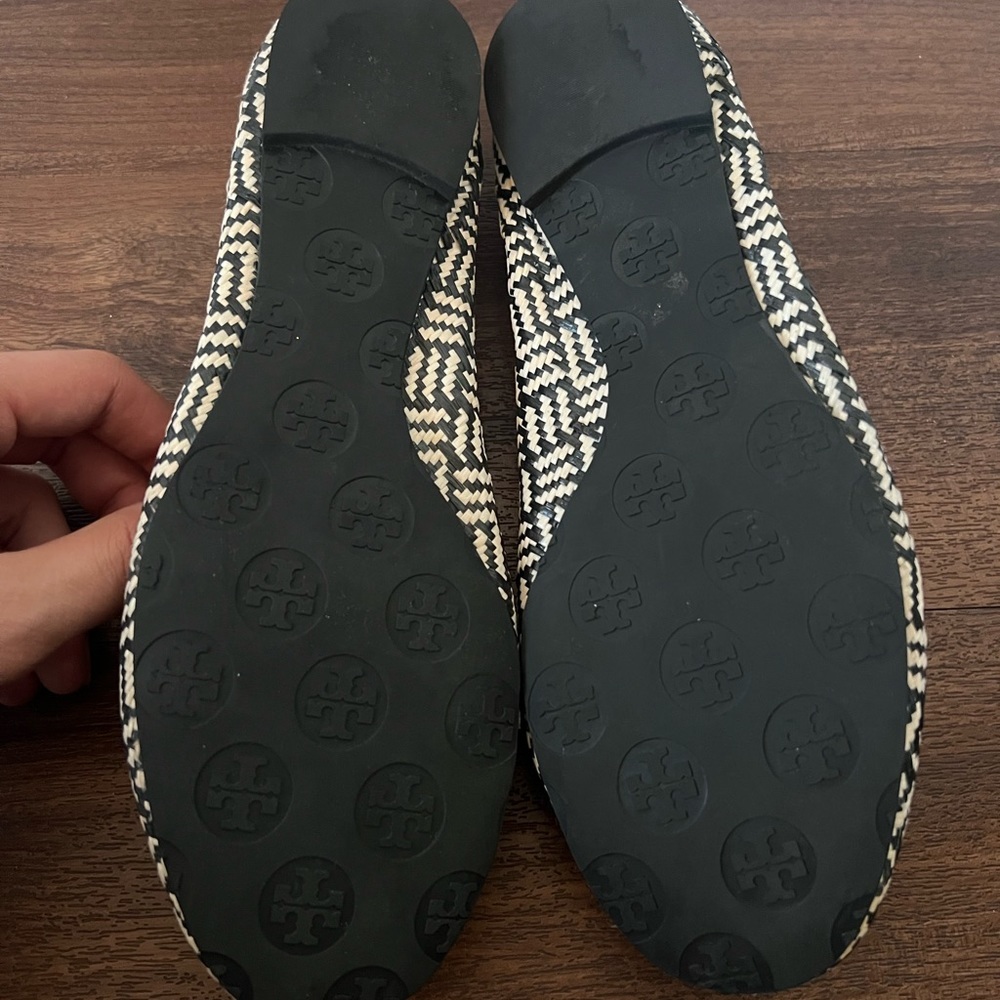 Tory Burch White & Black Flats - Picture 4 of 5